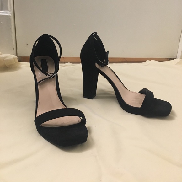 Black Sandal High Heels - Picture 2 of 3
